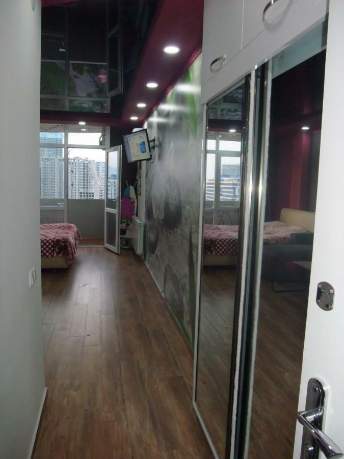Apartment With Black Sea View バトゥーミ エクステリア 写真
